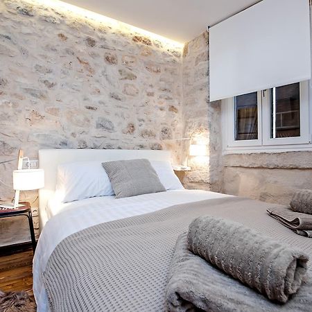 Luna Rooms And Studios Ровин Екстериор снимка