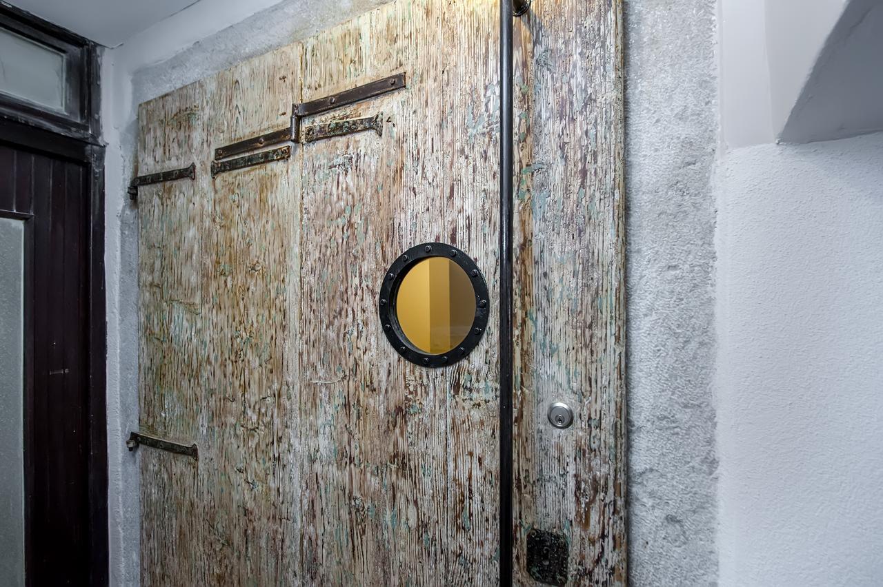 Luna Rooms And Studios Ровин Екстериор снимка